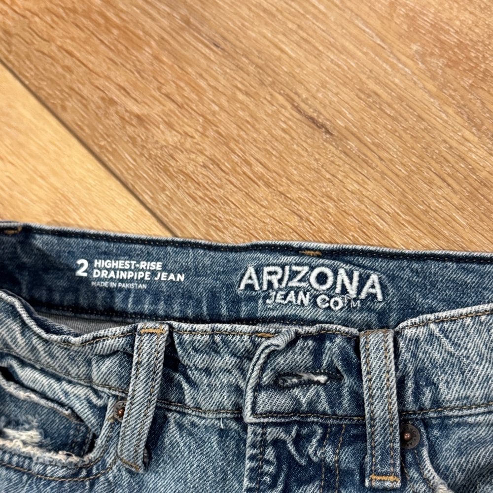 Arizona Distressed Blue Jeans highest rise drainpipe Jean size 2 - Picture 5 of 8